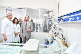 Image du Maroc Professionnelle de  Sa Majesté le Roi Mohammed VI inaugure l'hôpital préfectoral «Prince Moulay Abdallah» à Salé, d’une capacité d’accueil de 250 lits, le 16 Mai 2018. (Photo/ SPPR) via Jalilbounhar.com 